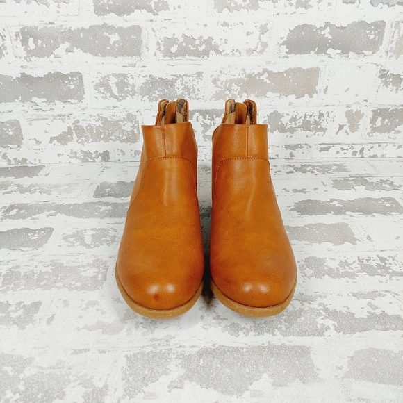 NEW B.O.C. by Born Lucy Notched Topline Block Heel Bootie i1017 - Picture 7 of 11